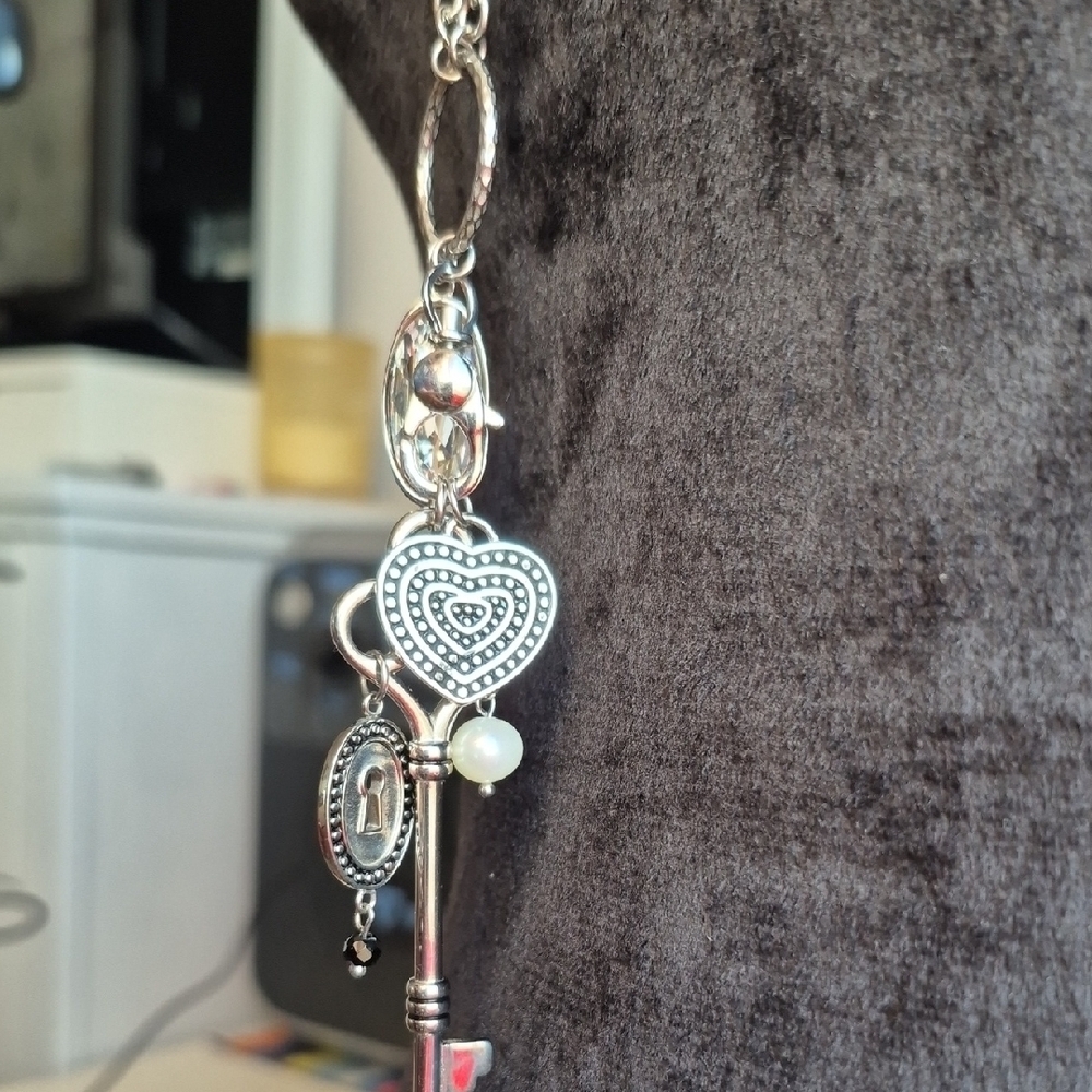 Tocara Exceptional Silver Necklace with Darling Charms (J73) - Picture 5 of 11